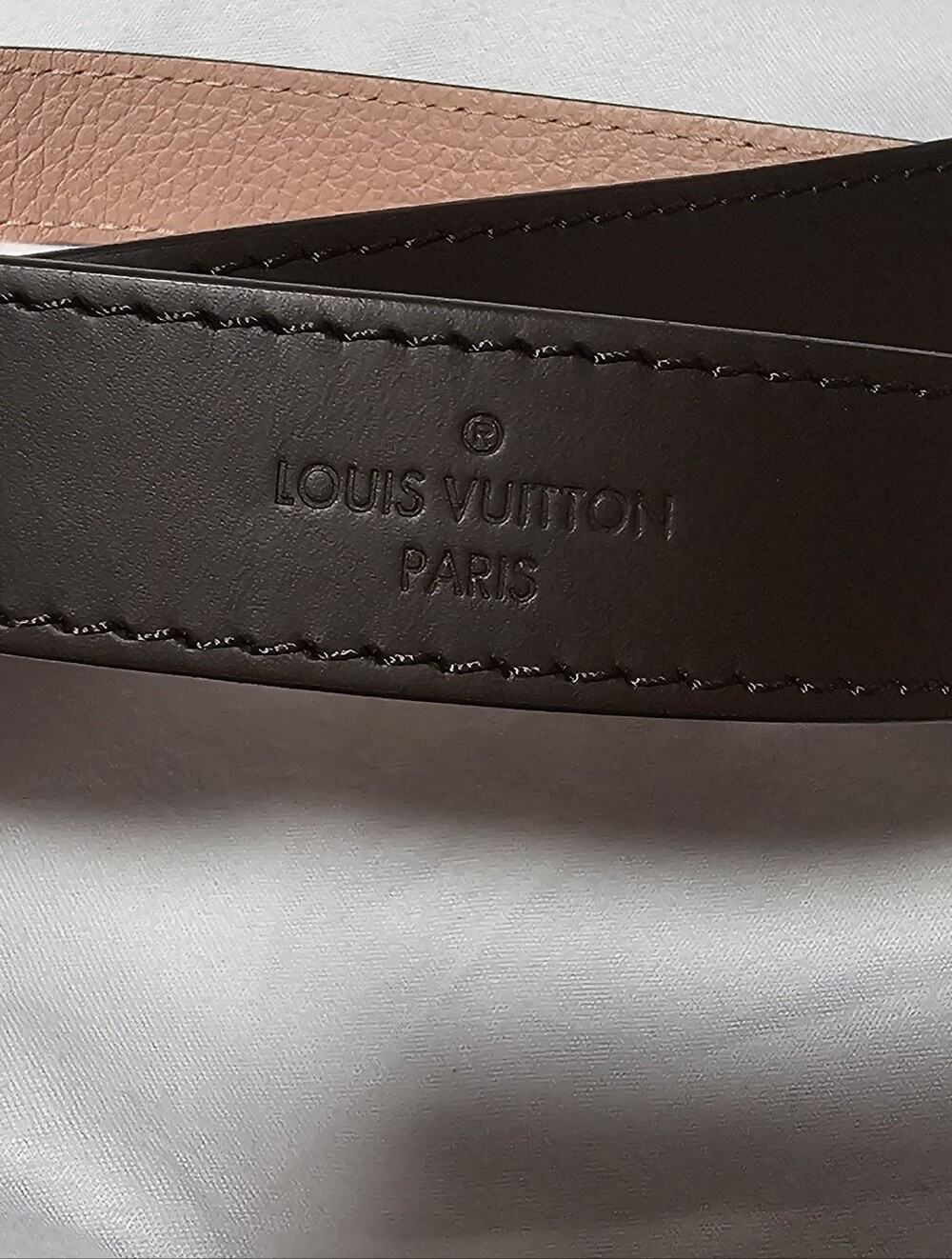 Authentic Louis Vuitton shoulder strap in Magnolia (pink) calfskin